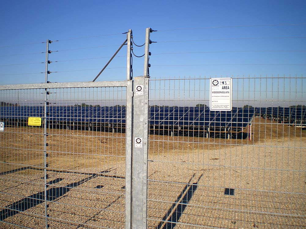 Solarpark-Absicherung mit APS Stromzaun, Novoli Italien