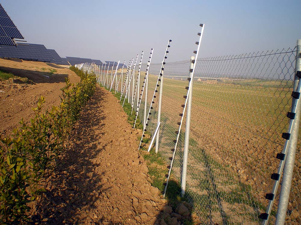 APS Stromzaun an Solarpark Freilandanlage – Perspektive