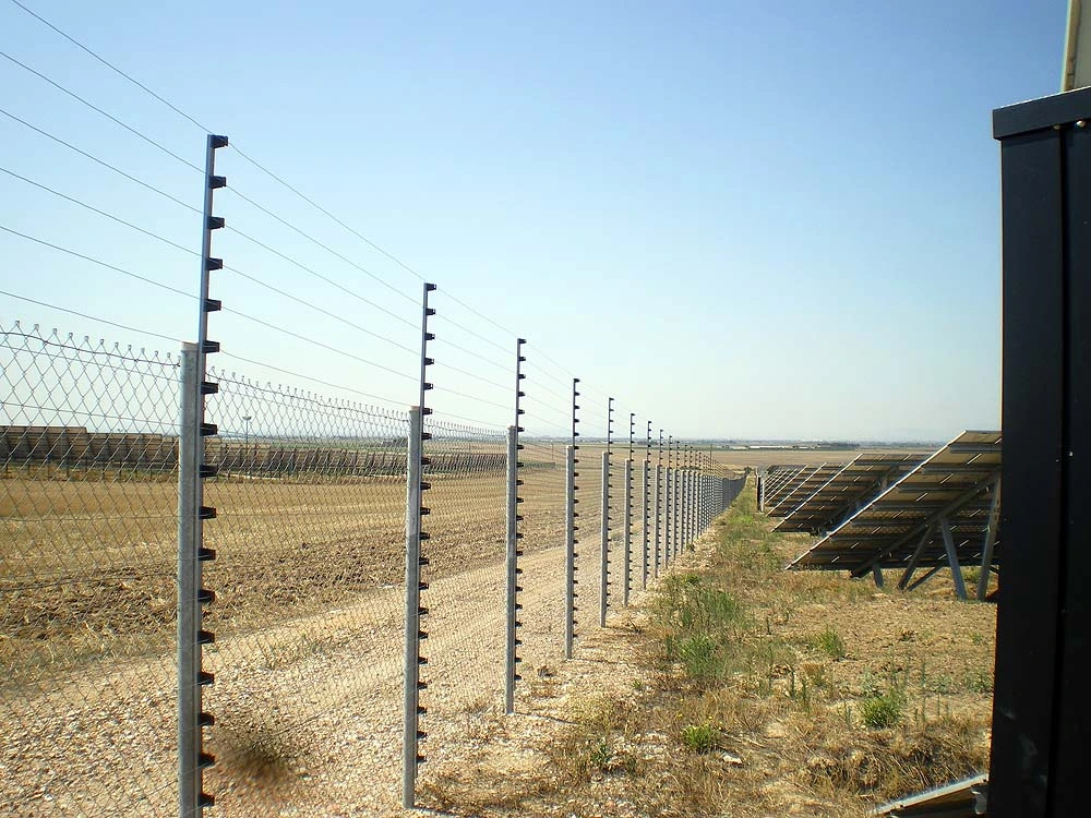 Solarpark schützen mit Perimeterschutz und rotec APS Systemlösung